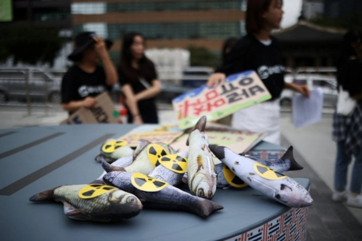 Япония окажет помощь рыбакам, несущим убытки из-за сброса воды с АЭС